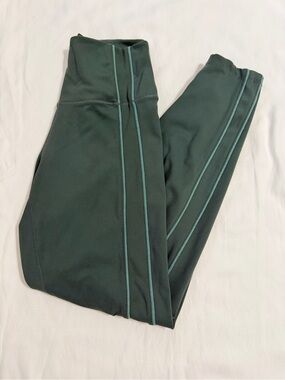 High-Waist Dark Green Active Leggings with Contrast Seams